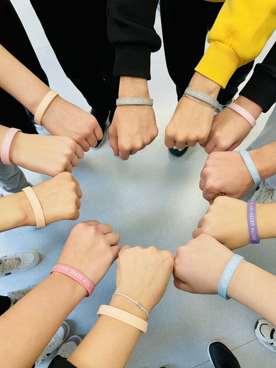 Anadolu Lisesi olarak, 10. sınıf öğrencilerimizin İngilizce dersi kapsamında hazırladığı Positivity Day projesini başarıyla tamamladık!

Yoga, nefes çalışmaları ve motivasyon konuşmalarıyla gündemin stresinden uzaklaştık, hazırlanan sürprizlerle okulda pozitif bir enerji yaydık.