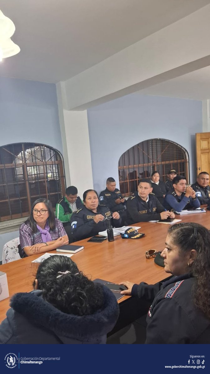 GChimaltenango's tweet photo. La señora Gobernadora Departamental Dra. María del Tráncito Calán Hernández dirigió la mesa de seguridad del Departamento de Chimaltenango, donde se abordó el tema principal, la seguridad en las fiestas de fin de año.  @BArevalodeLeon    @GuatemalaGob https://t.co/8gXoztdmNx