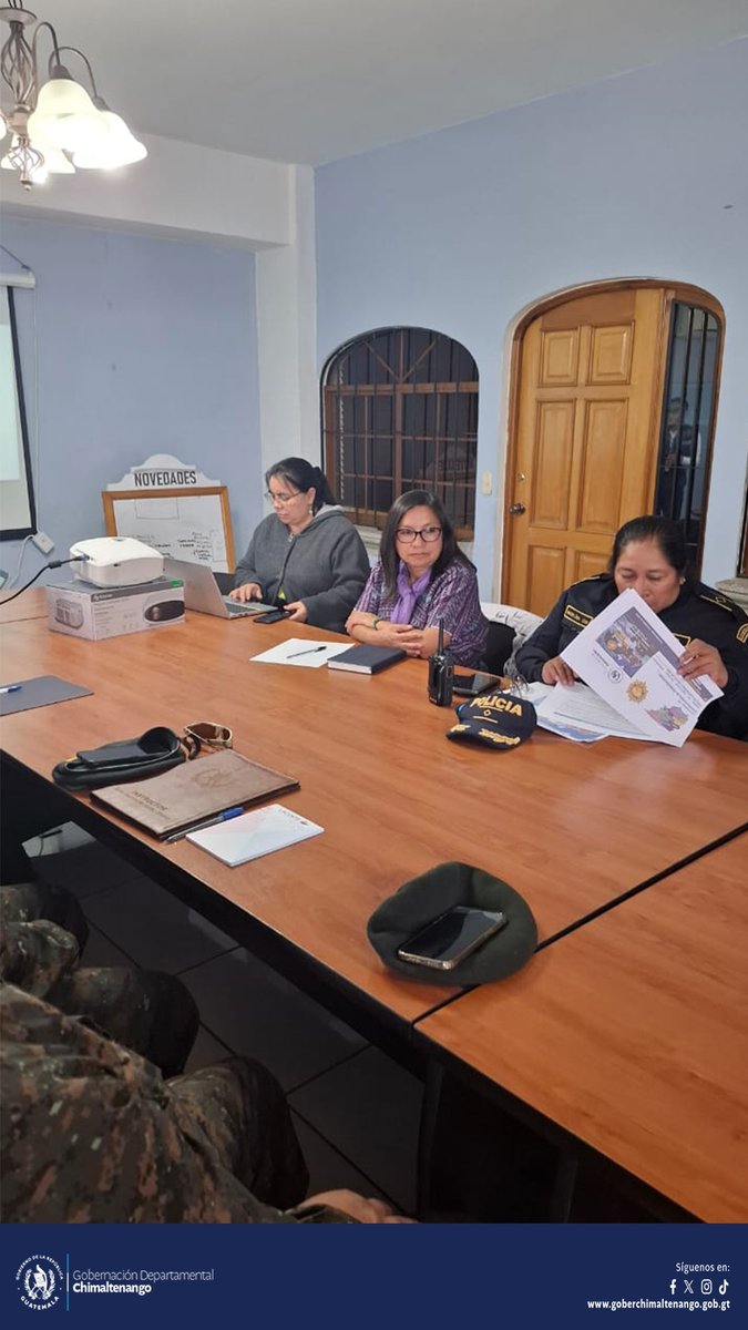 La señora Gobernadora Departamental Dra. María del Tráncito Calán Hernández dirigió la mesa de seguridad del Departamento de Chimaltenango, donde se abordó el tema principal, la seguridad en las fiestas de fin de año.  <a href="/BArevalodeLeon/">Bernardo Arévalo</a>    <a href="/GuatemalaGob/">Gobierno de Guatemala 🇬🇹</a>