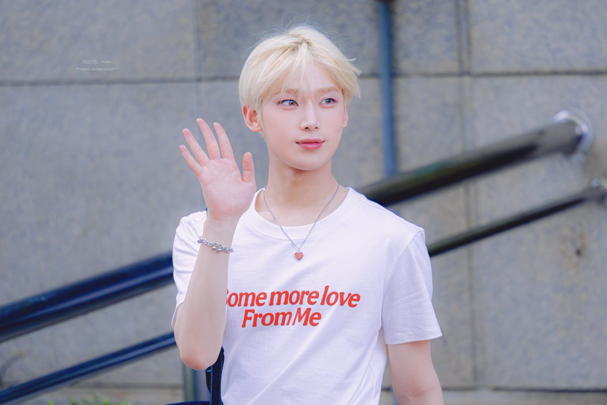 kmelpis's tweet photo. if you squint your eyes you'll start seeing his angel wings https://t.co/yp4Xs5MYAu