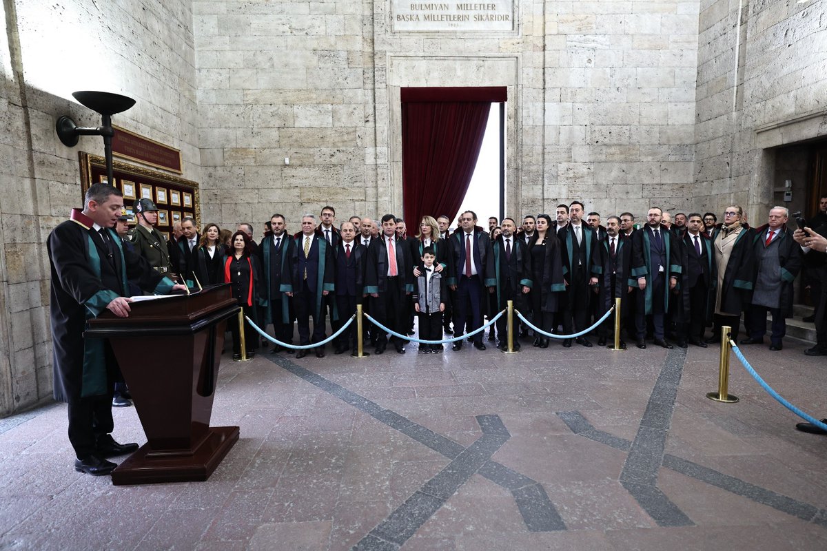TBB’nin yeni seçilen kurulları  TBB Başkanı Erinç Sağkan başkanlığında Anıtkabir’i ziyaret etmiştir.