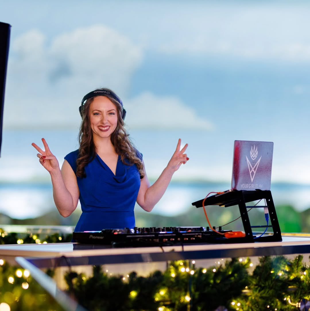 lessner70961198's tweet photo. ¡Feliz viernes, equipo Resonance!
¡Me complace presentarles a la talentosa DJ Flavia de Toronto! Ella estará en Resonance Musique Cayo Santa Maria la próxima semana. ¡No pierdan la oportunidad de disfrutar de su música y reserven ahora! #AlluArjunArrest CubaUnica #Level21 https://t.co/NoWOlPUm8t