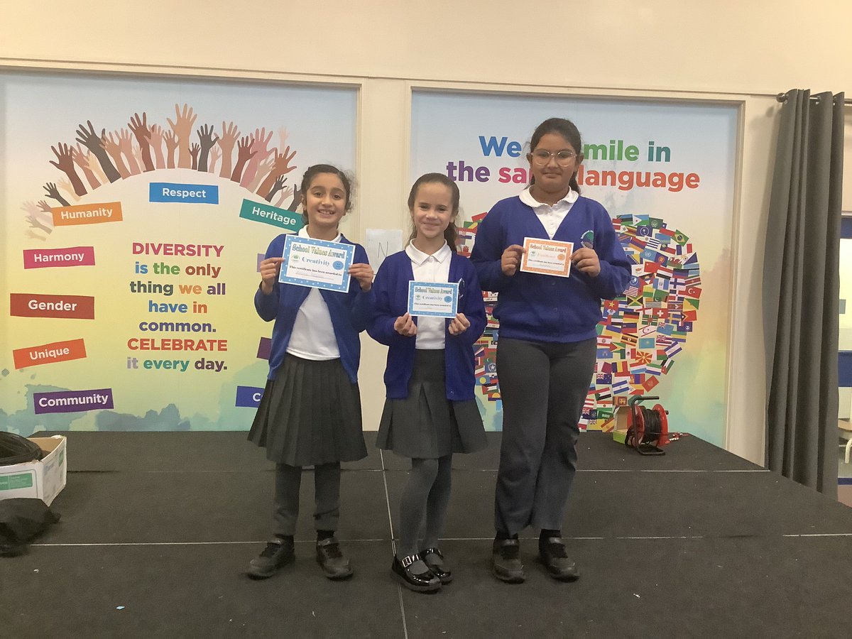 ReinwoodJuniors's tweet photo. Congratulations to this week’s winners in Year 5. 👏 👏 👏
#RJS5C
#RJS5SH
#RJS5D https://t.co/HU82YKyFuX
