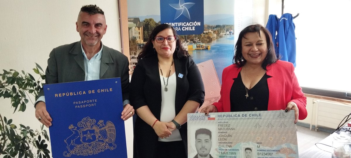 Esta mañana los dirigentes de <a href="/aneflosrios/">anef.losrios</a> Rodrigo Delgado y Nancy Silva se reunieron con nuestra DR, Carla Peña, quien les informó sobre nuestro Nuevo Sistema de Identificación que comienza este lunes 16 de diciembre #ValdiviaCl #ElRanco #LosRíosCl