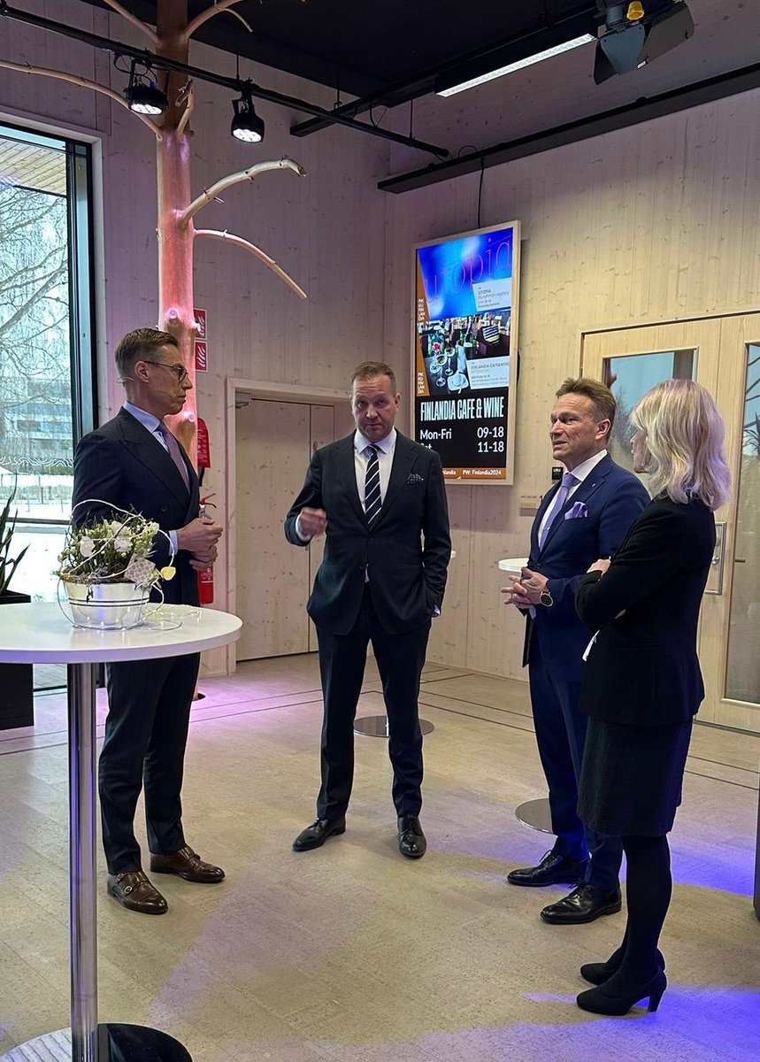 🔵Suomen tasavallan presidentti <a href="/alexstubb/">Alexander Stubb</a> vieraili tänään <a href="/IccFinland/">ICC Finland</a> ja <a href="/K3FIN/">Keskuskauppakamari</a> valtuuskuntien syyskokouksessa. Presidentti analysoi pitämässään puheenvuorossa maailmanpoliittisia kehityskulkuja, tuoden esiin näkökulmia, jotka ovat tärkeitä suomalaisyrityksille.