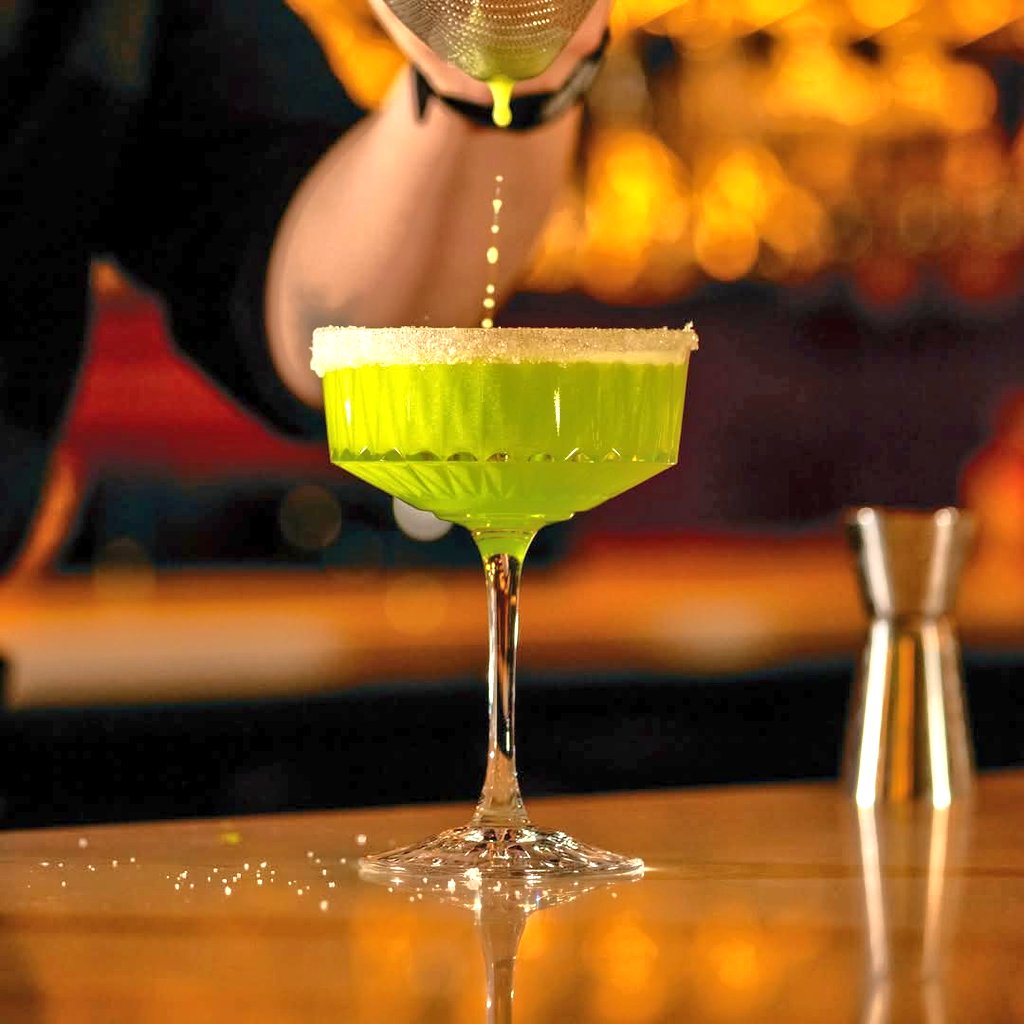 cometsoc's tweet image. It’s nearly Christmas, it’s not blowing a hooley, it’s Friday. Three reasons you deserve a drink. 

Serving festive cocktails, chilled beers &amp;amp; fine wines all weekend. Finishing off nicely with live music from 4pm on Sunday with the incredible Beccy Young.

All at @cometsocialbar.