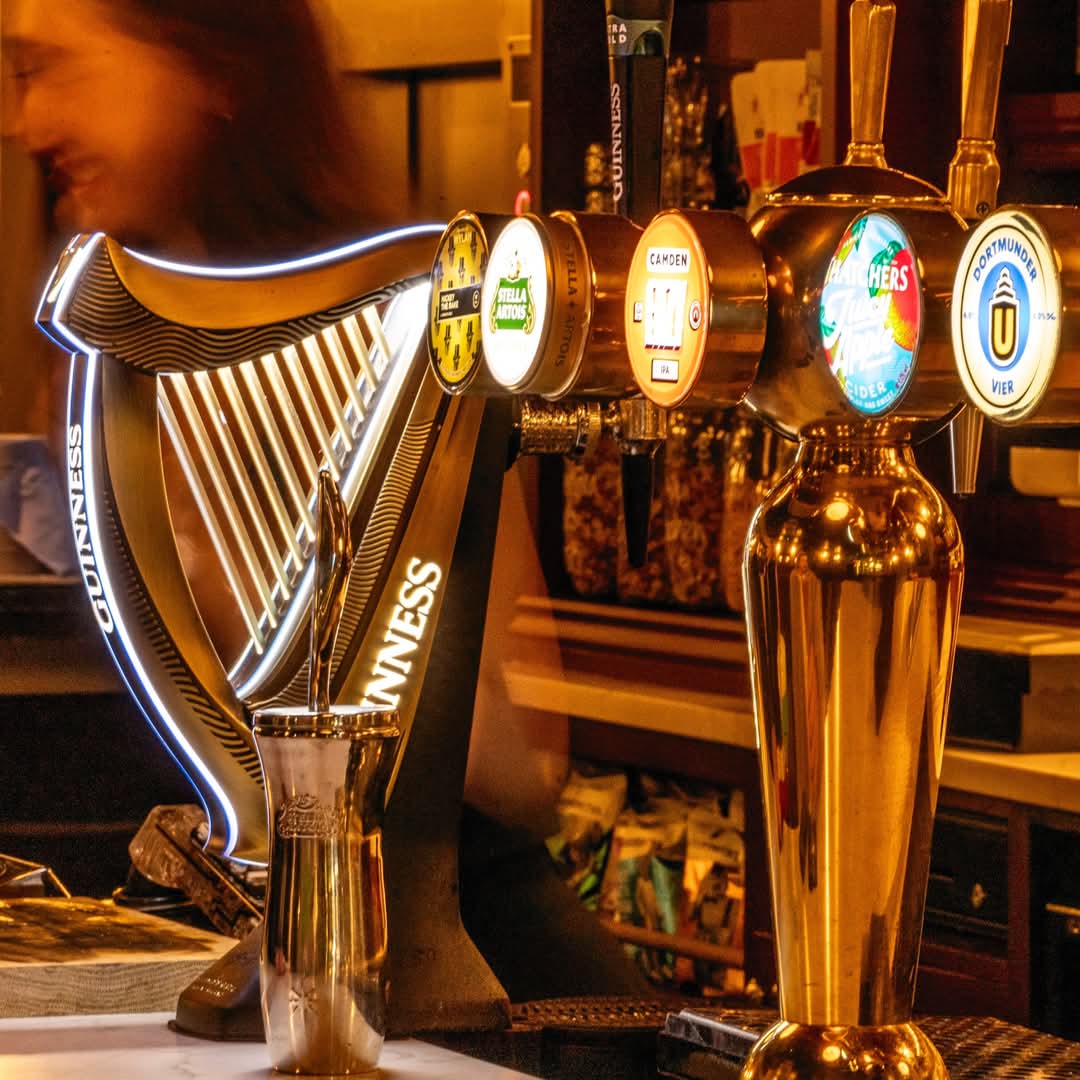 cometsoc's tweet image. It’s nearly Christmas, it’s not blowing a hooley, it’s Friday. Three reasons you deserve a drink. 

Serving festive cocktails, chilled beers &amp;amp; fine wines all weekend. Finishing off nicely with live music from 4pm on Sunday with the incredible Beccy Young.

All at @cometsocialbar.