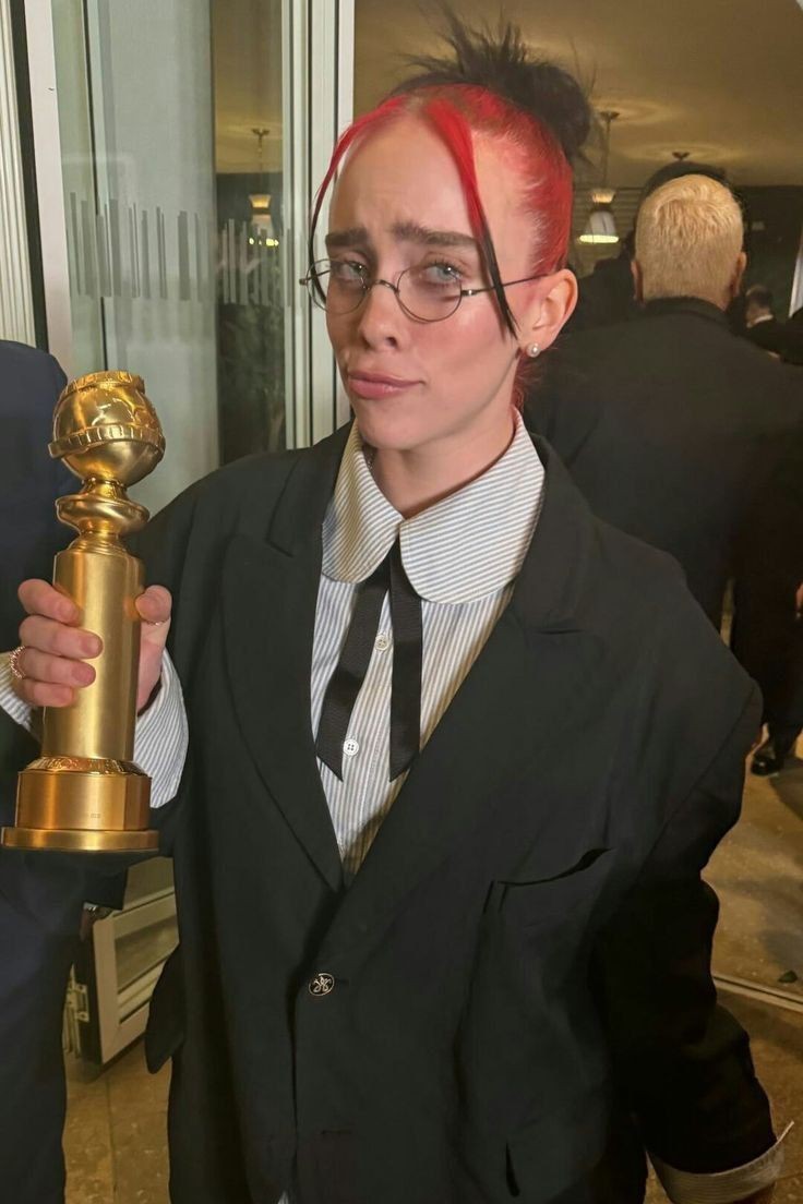 wlttw's tweet photo. retrospectiva de 2024, o ano incrível na carreira da billie eilish - a thread; https://t.co/N7ZOx6WSKc