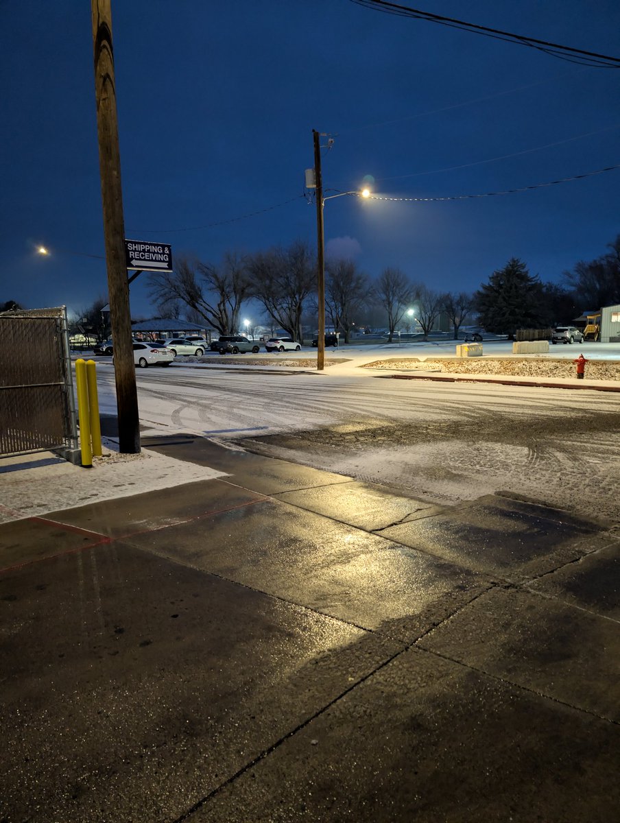 mactac23's tweet photo. First Snow! #WINTER https://t.co/6mX97XF2jB