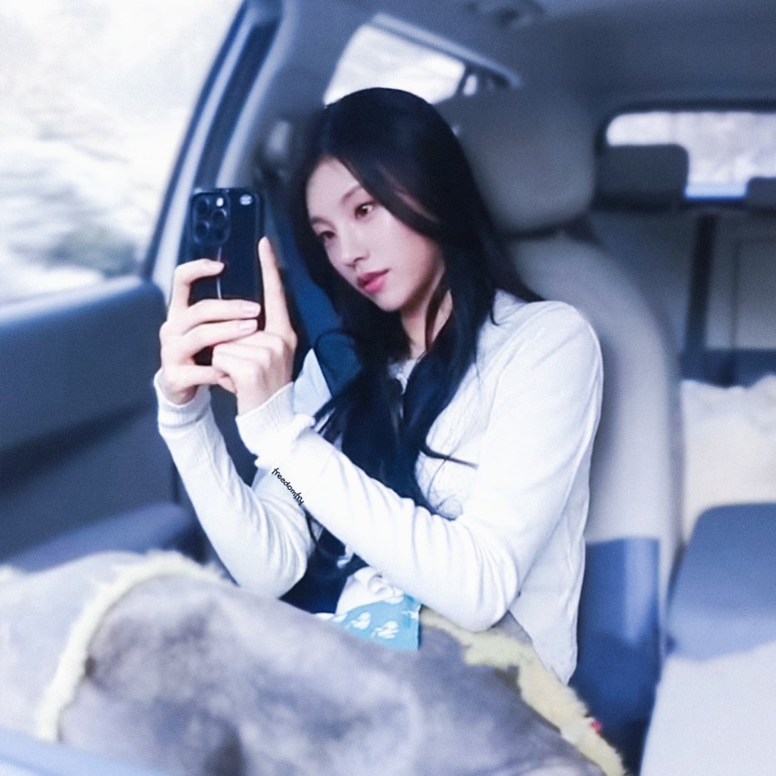 yeji_freedomfry's tweet photo. Dating with YEJI 🚗📱🤍 https://t.co/fScRF2yQ4q