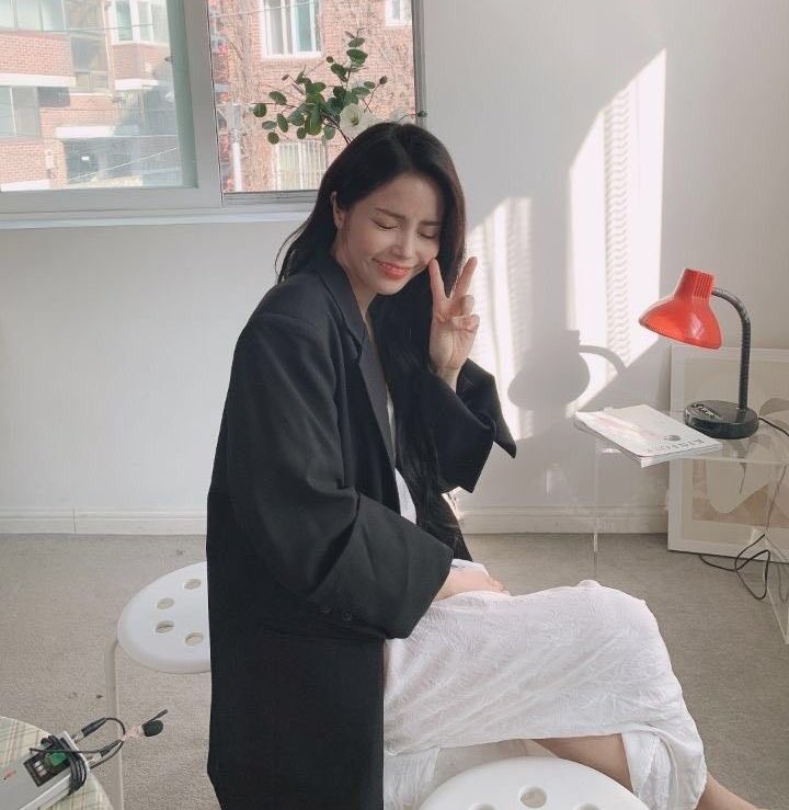 lyofthevalls's tweet photo. Hello, everyone! 
This is Marie speaking. 

And welcome to our comfort zone 🤍🌸 https://t.co/HaousvZSkm