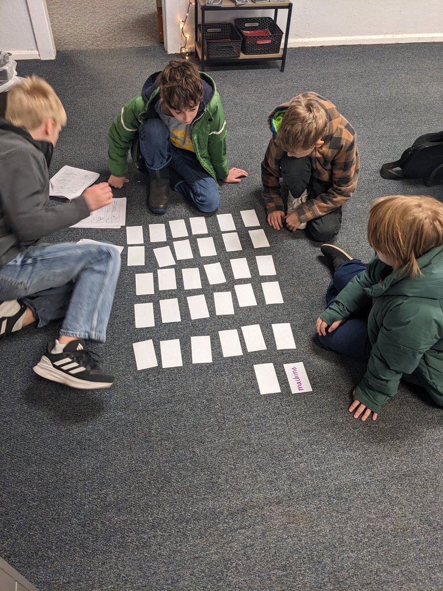 BevinDrew's tweet photo. 6th grade trying their hand at root word memory this morning #ela @LitchfieldPS https://t.co/NKkgTG2cZw