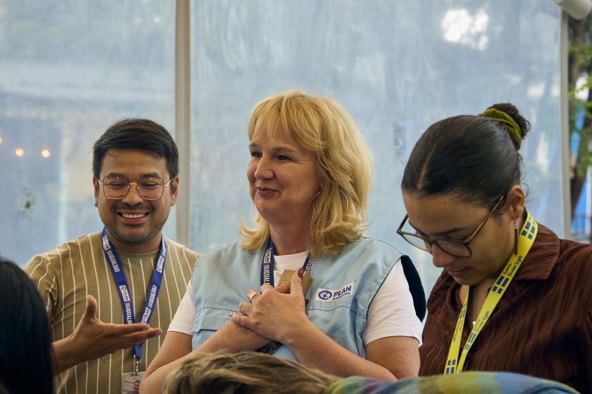 𝗔𝗱𝗼𝗹𝗲𝘀𝗰𝗲𝗻𝘁𝗲𝘀 𝘆 𝗷𝗼́𝘃𝗲𝗻𝗲𝘀 𝗹𝗶𝗱𝗲𝗿𝗮𝗻𝗱𝗼 𝗱𝗶𝗮́𝗹𝗼𝗴𝗼𝘀: ¡𝗘𝘀𝗰𝘂𝗰𝗵𝗮𝗿 𝘆 𝗰𝗼𝗻𝘀𝘁𝗿𝘂𝗶𝗿 𝗽𝗼𝗿 𝗕𝗼𝗹𝗶𝘃𝗶𝗮! Jóvenes activistas de nuestros proyectos en La Paz, Chuquisaca y Santa Cruz en diálogo con la embajadora de <a href="/SueciaEnBolivia/">Embajadora de Suecia en Bolivia</a>