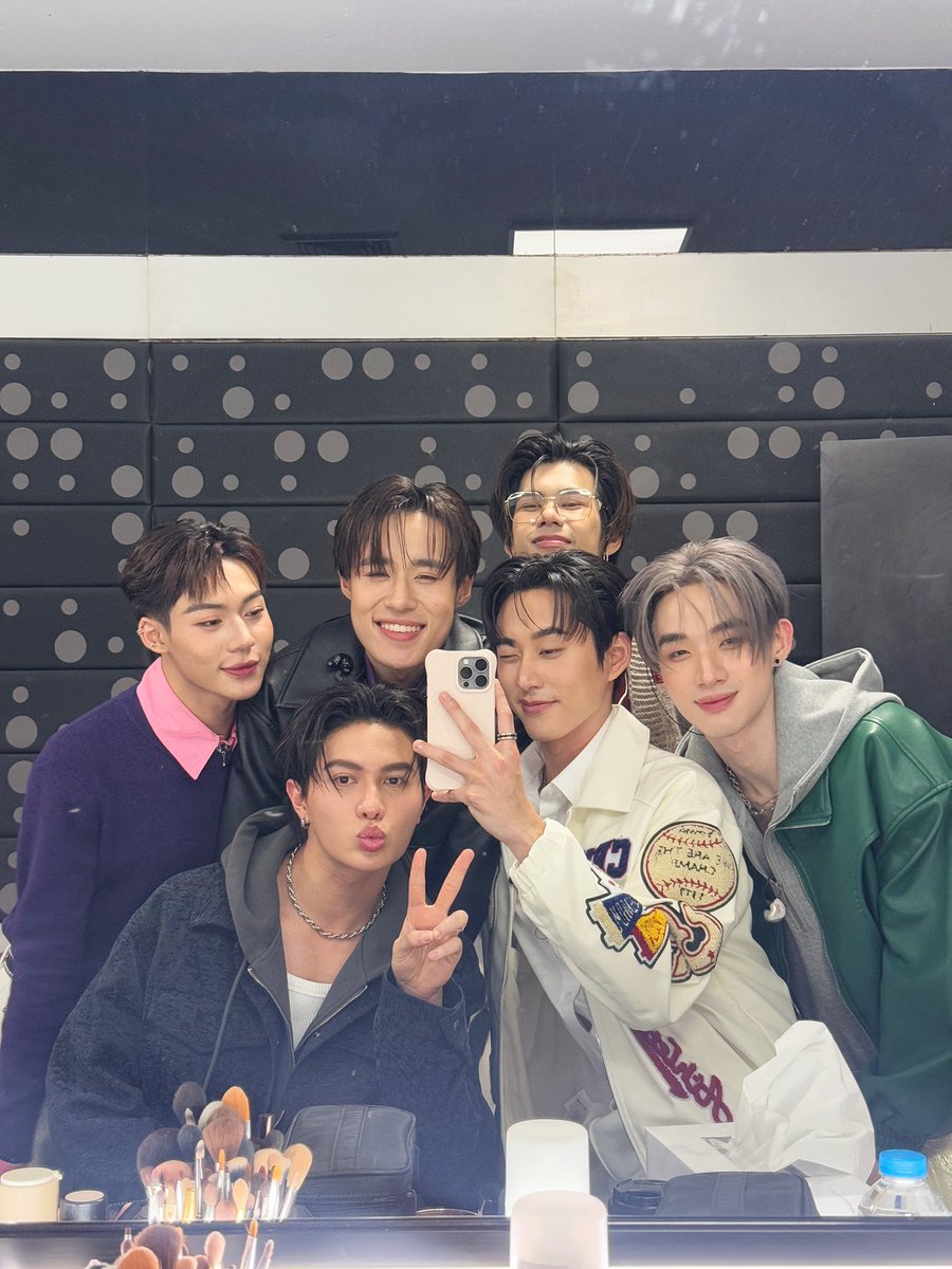 EstRvp's tweet photo. จบแล้วววว เปนยังงายกันบ้างครับบบบ
ดูต่อที่ Netflix ได้เลยน้าาครับบ🫶🏻🙏🏻
 #ThamePoSeriesEP1 https://t.co/6EJyX9k1ih