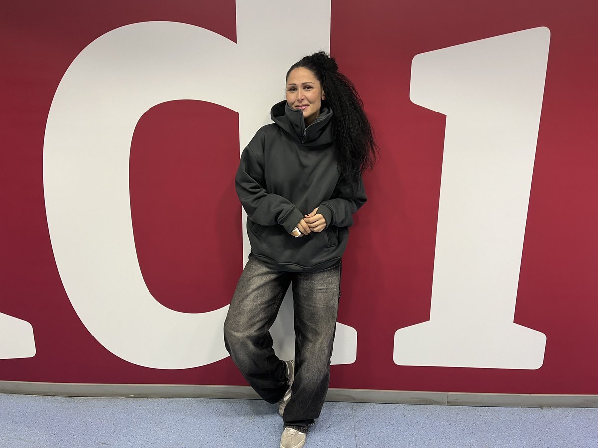 patiodevoces's tweet photo. 📣 Este sábado en el Patio estrenamos las canciones de #12DiamantesNegros 💎el nuevo y esperado álbum 📀de @RosaLopez ❤️🎙️ ¡os esperamos! En @radio5_rne y @rtveplay con @svjimenez #FE @rtve @rne @RTVE_Com https://t.co/1CtJXVHjqR