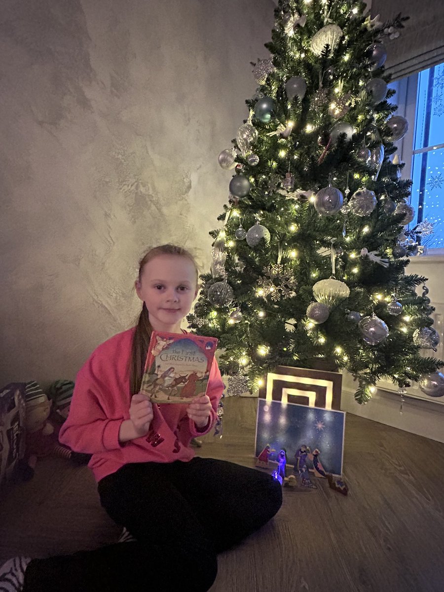 StaiteToni's tweet photo. Katie was so happy to have the advent bag last night @stannesrcp https://t.co/67tp4MbAE2