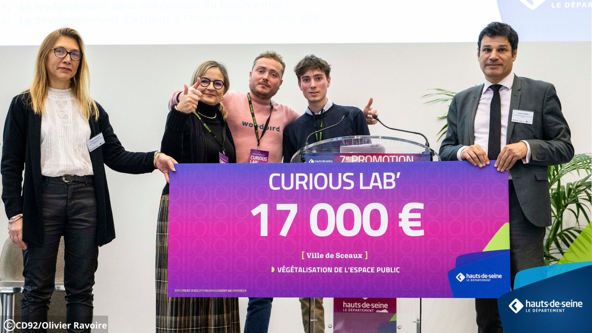 Ville_de_Sceaux's tweet photo. 🌿 Clôture des défis du #CuriousLab !✨

👉Ce matin, les étudiants de l'@IUT_Sceaux ont présenté leur plan de végétalisation pour #Sceaux.

💶Une subvention de 17 000 € a été remise à Claire Vigneron, conseillère municipale, par @hautsdeseinefr pour concrétiser ce projet ! https://t.co/EK83g21muD