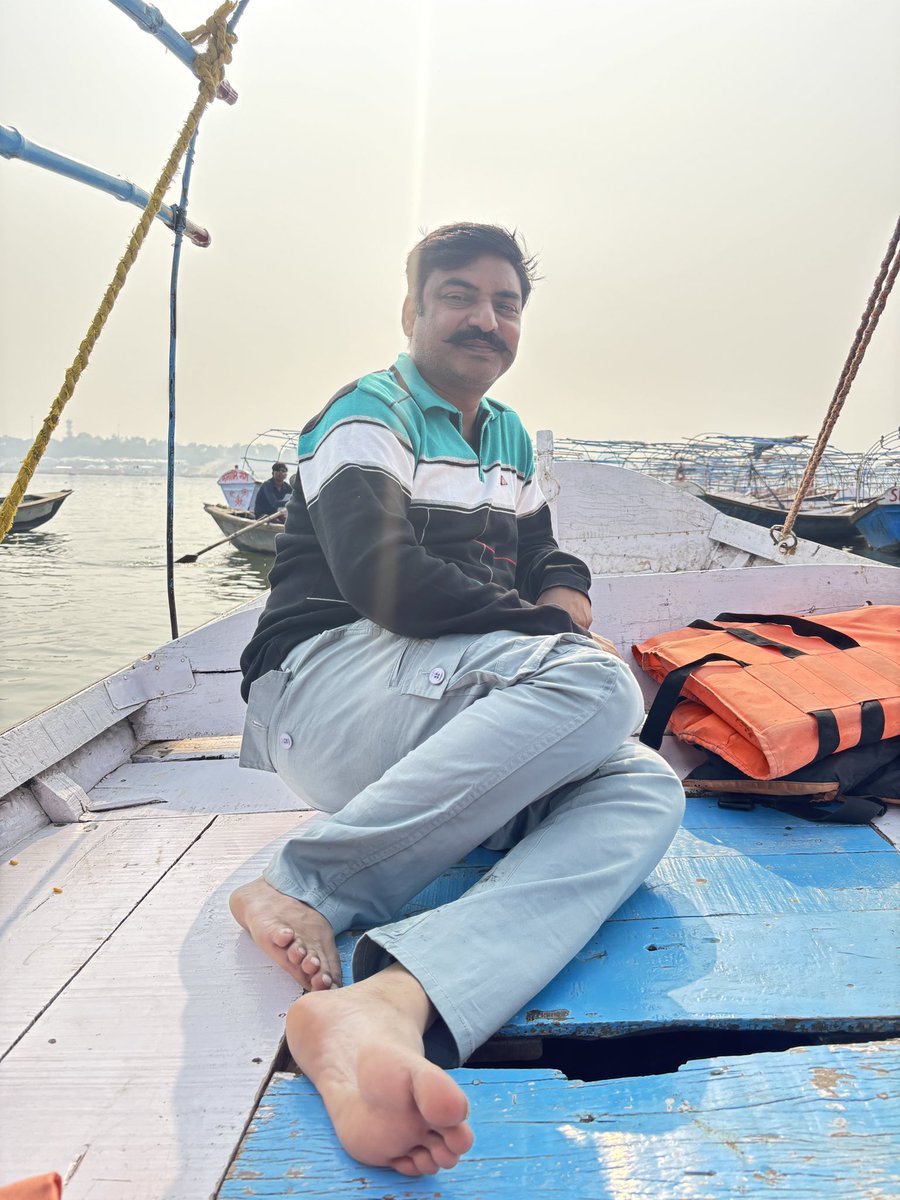 vipj2009's tweet photo. गंगा जमुना और सरस्वती नदी के संगम स्नान अदभुत रहा .प्रयाग के बारे में कहा गया है: 'माघ मकरगत रबि जब होई। तीरथपतिहिं आव सब कोई।।'

अर्थात जब सूर्य मकर में प्रवेश करते हैं, सभी दैवीय शक्तियां, सभी तीर्थ, सभी ऋषि, महाऋषि, प्रयाग आ जाते हैं। https://t.co/oV22ND0OHN