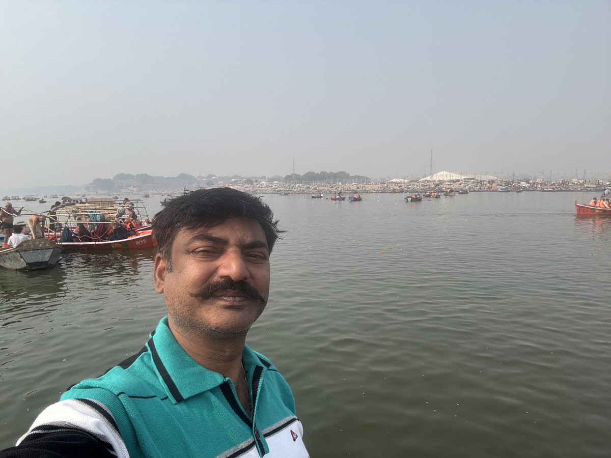 vipj2009's tweet photo. गंगा जमुना और सरस्वती नदी के संगम स्नान अदभुत रहा .प्रयाग के बारे में कहा गया है: 'माघ मकरगत रबि जब होई। तीरथपतिहिं आव सब कोई।।'

अर्थात जब सूर्य मकर में प्रवेश करते हैं, सभी दैवीय शक्तियां, सभी तीर्थ, सभी ऋषि, महाऋषि, प्रयाग आ जाते हैं। https://t.co/oV22ND0OHN