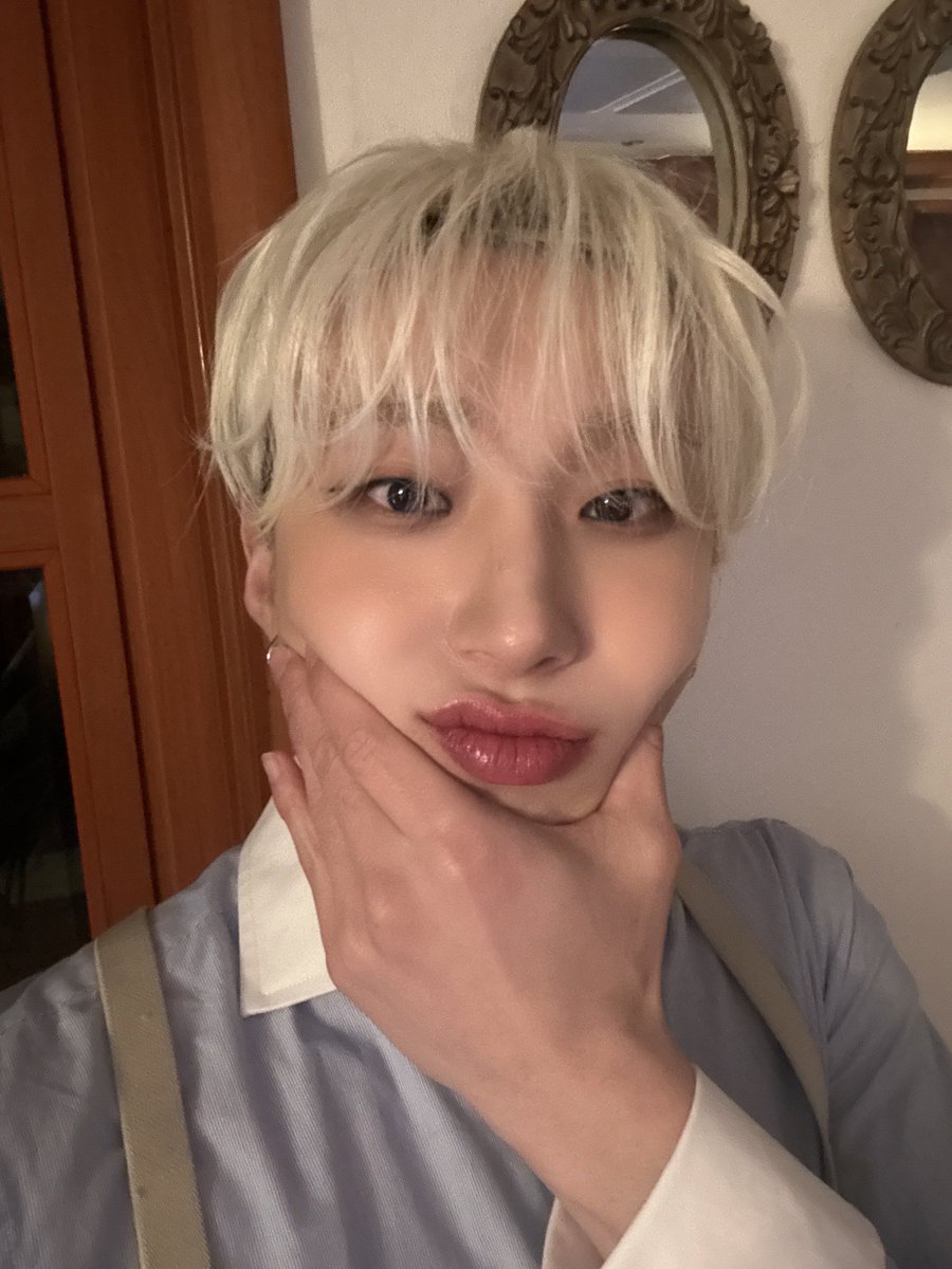 하 ㅅㅂ 퉁퉁?
모르겠고 입술 한사바리 된거 존나 귀여움