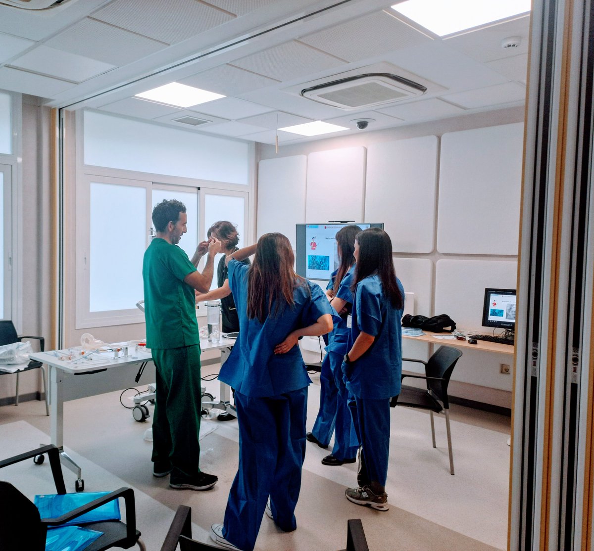 Soc Esp Cardiología (@secardiologia) on Twitter photo ¡Primera jornada del #SIMULASEC! 🩺
Hoy, casos clínicos y taller de IMPELLA en el Hospital 12 de Octubre con Alejandro Durante, Carlos Felipe Herrera Durán, Miguel Hernández Hidalgo, Juan Manuel Escudier Villa y Felipe Díez del Hoyo.
ℹ️ secardiologia.es/formacion/tecn…
<a href="/A_Durante88/">Alejandro Durante</a> ¡Primera jornada del #SIMULASEC! 🩺
Hoy, casos clínicos y taller de IMPELLA en el Hospital 12 de Octubre con Alejandro Durante, Carlos Felipe Herrera Durán, Miguel Hernández Hidalgo, Juan Manuel Escudier Villa y Felipe Díez del Hoyo.
ℹ️ secardiologia.es/formacion/tecn…
<a href="/A_Durante88/">Alejandro Durante</a>