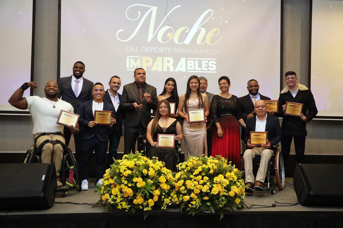 CiclismoGob's tweet photo. @paula_ossa  del @CiclismoGob  recibe reconocimiento en la #NocheDelDeporteParalímpico @COLParalimpico #Imparables

🥉 en la ruta de #ParalimpicosParís2024 
fue una de las estrellas del #Paracycling mundial este año. 
📽 Testimonio de Paula Ossa 📸@MinDeporteCol https://t.co/JTXGnwyaFp
