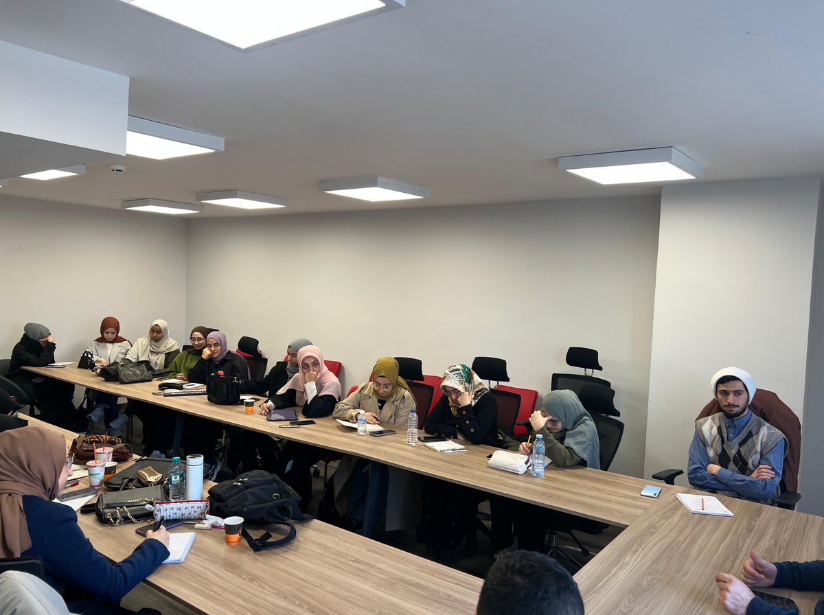 "Simültane Çevirinin Mesleki Alanda Teorik ve Uygulamalı Anlatımı" adlı atölyemizi, TRT Arabi’den Sn. Musab Ünalmış'ın katılımıyla gerçekleştirdik. Hocamıza ve katılımcı arkadaşlarımıza teşekkür ederiz.