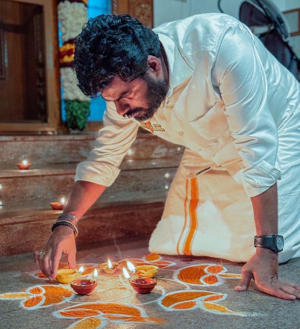 Angrybird_On's tweet photo. விளக்கு மேல தொபுக்கடி ன்னு விழாமா...  
#RafaleWatch ? 🤨 https://t.co/S6AwozEPn1