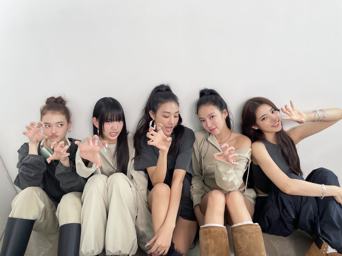 💖 𝐌𝐄𝐎𝐕𝐕 𝐃𝐄𝐁𝐔𝐓 𝟏𝟎𝟎 𝐃𝐀𝐘𝐒 💖 

𝐖𝐞’𝐥𝐥 𝐦𝐚𝐤𝐞 ‘𝐞𝐦 𝐌𝐄𝐎𝐕𝐕

#MEOVV #미야오
#MEOVV_DEBUT_100DAYS