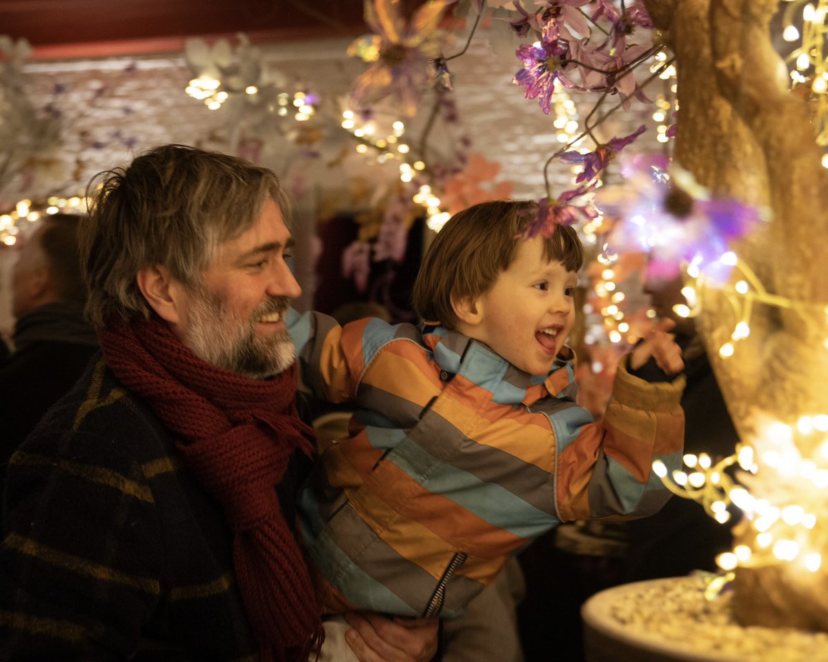 Vandaag start de 69ste editie van Gouda bij Kaarslicht!✨

Het hoogtepunt is de ceremonie bij de boom, maar er is nog veel meer te doen! Bekijk het volledige programma op goudabijkaarslicht.nl/programma. 

Veel plezier vandaag!

📸 Renate Oskam, Astrid den Haan, Rob Radix