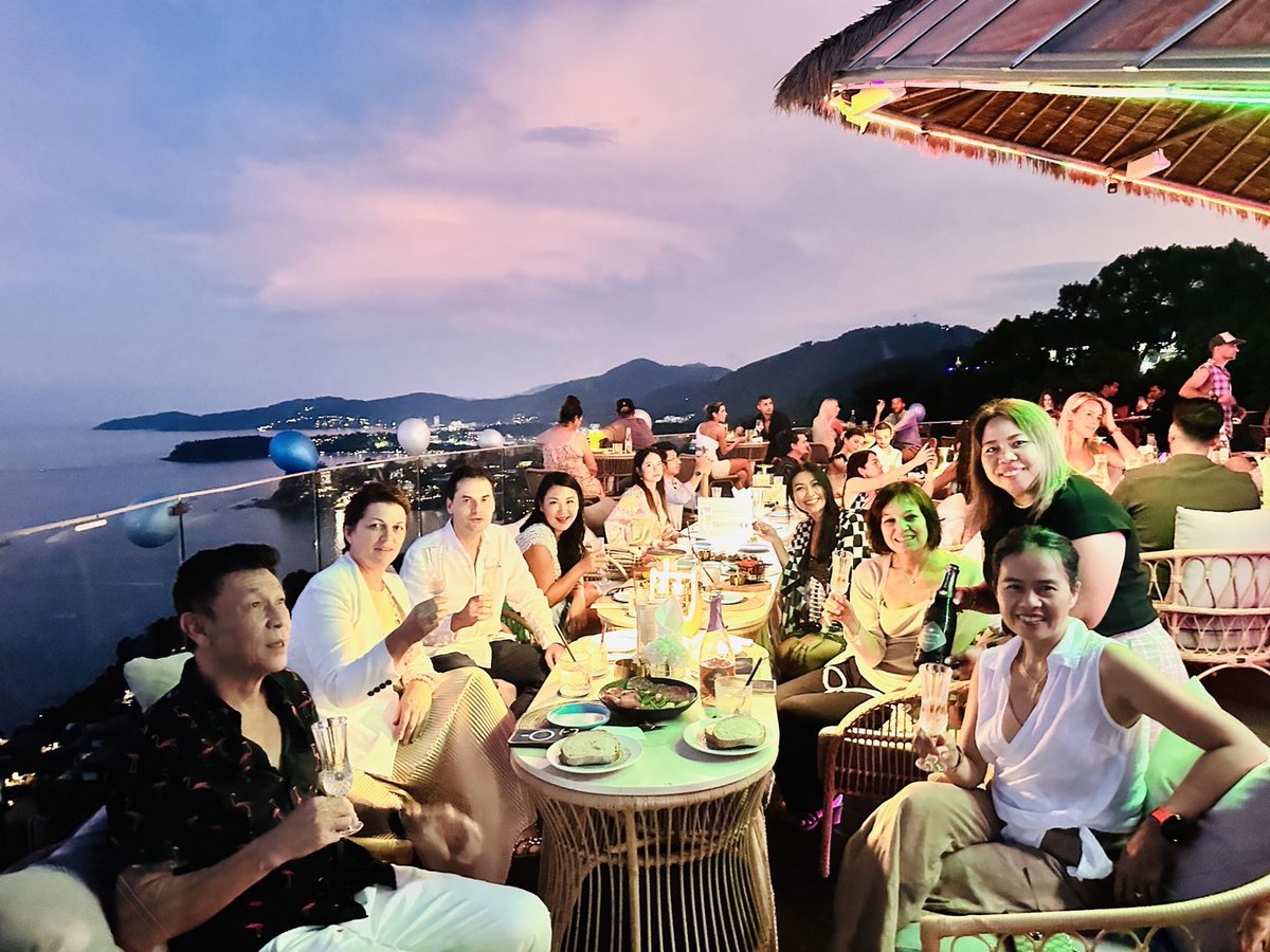 Gfourtaste's tweet photo. 𝐺𝐹𝑜𝑢𝑟 𝑒𝑥𝑡𝑒𝑛𝑑𝑠 𝑖𝑡𝑠 ℎ𝑒𝑎𝑟𝑡𝑓𝑒𝑙𝑡 𝑔𝑟𝑎𝑡𝑖𝑡𝑢𝑑𝑒 𝑡𝑜 𝑎𝑙𝑙 𝑡ℎ𝑒 𝑒𝑠𝑡𝑒𝑒𝑚𝑒𝑑 𝑔𝑢𝑒𝑠𝑡𝑠 𝑤ℎ𝑜 𝑗𝑜𝑖𝑛𝑒𝑑 𝑢𝑠 𝑎𝑡 𝑡ℎ𝑒 𝐹𝑜𝑙𝑙𝑎𝑑𝑜𝑟 𝐵𝑢𝑏𝑏𝑙𝑒𝑠 𝑃𝑎𝑟𝑡𝑦 𝑎𝑡 𝑇𝑟𝑒𝑒 𝐵𝑎𝑦 𝐶𝑙𝑢𝑏ℎ𝑜𝑢𝑠𝑒, 𝑃ℎ𝑢𝑘𝑒𝑡.🥂💛 https://t.co/9fnf3dwyIh
