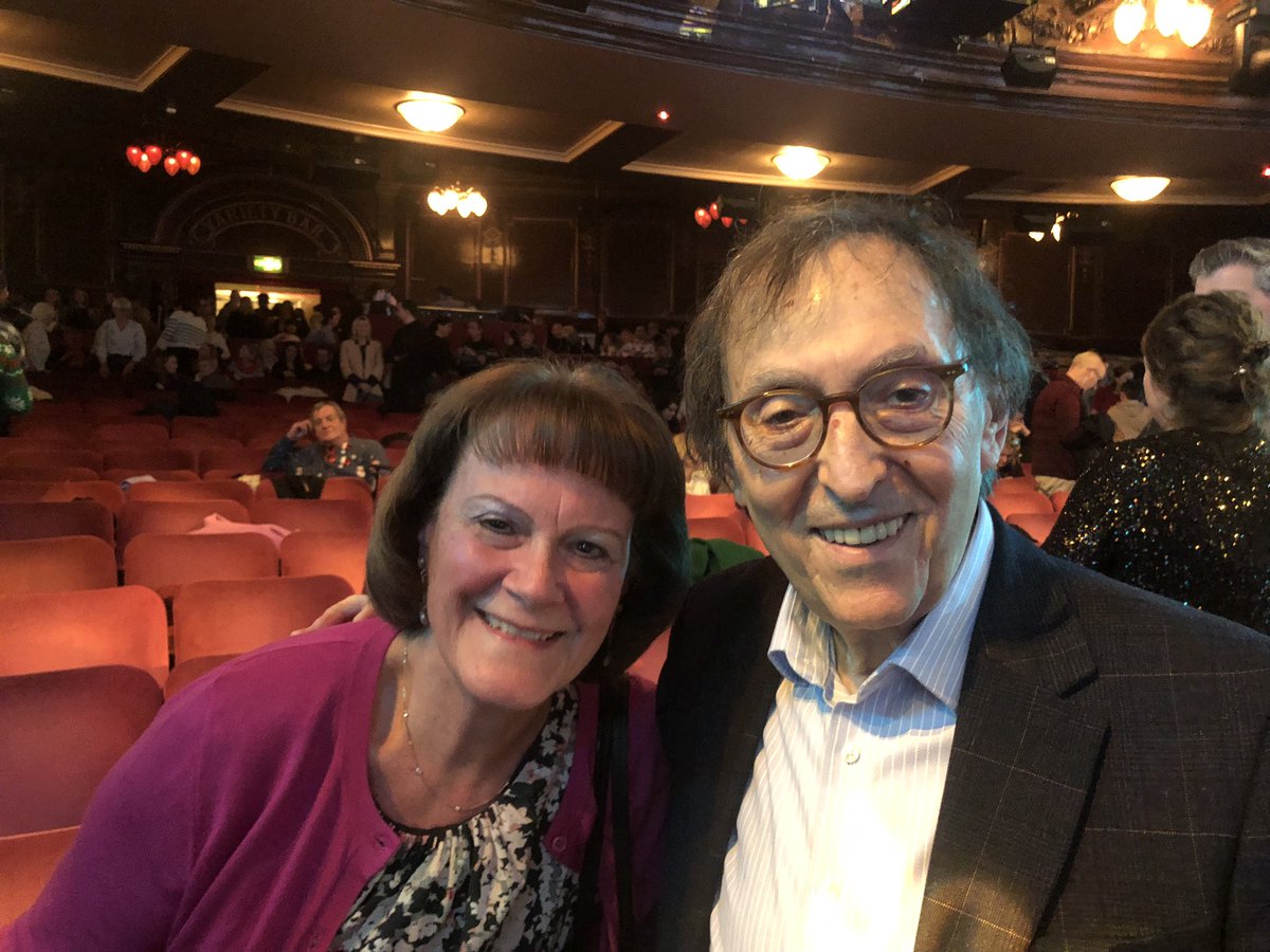 sarahpotts14's tweet image. Absolute bucket list moment last night when I met Don Black at the wonderful Palladium Panto. We chatted about his career, John Barry, his books and the Bond 60 concert at the RAH. He was so kind and and gracious, a true gentleman and so gracious. Fabulous night