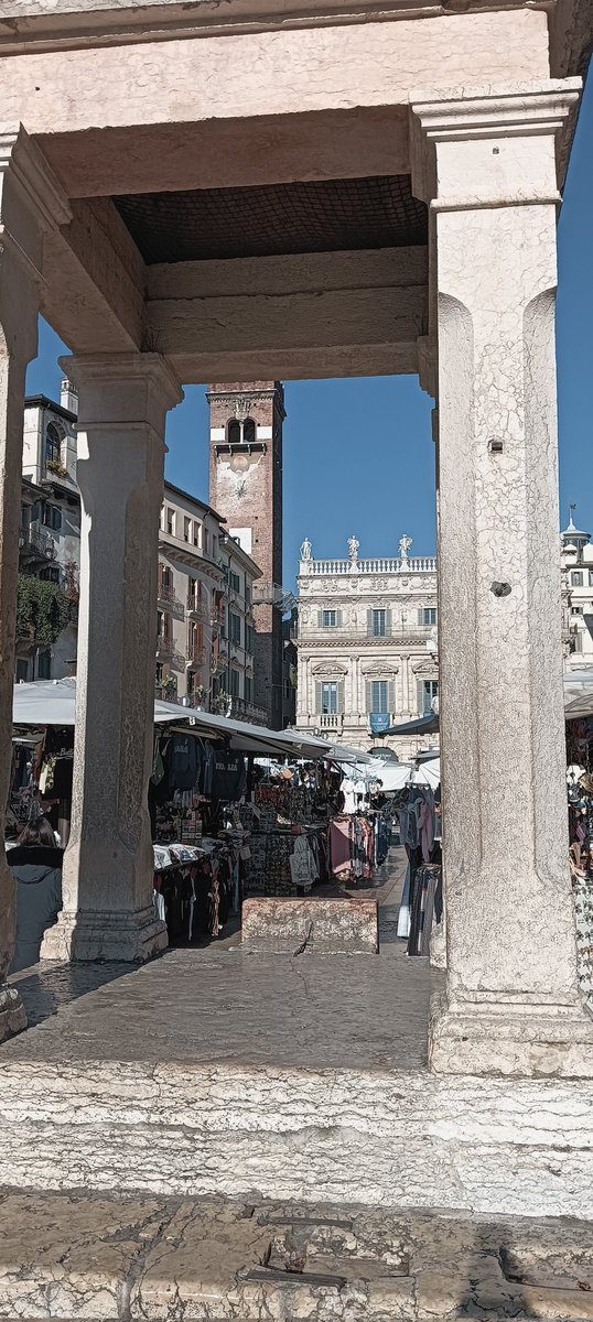amaveronags1's tweet photo. Verona da vivere

Una location perfetta per continuarla la giornata
#piazzaerbe https://t.co/j0YUwednMi
