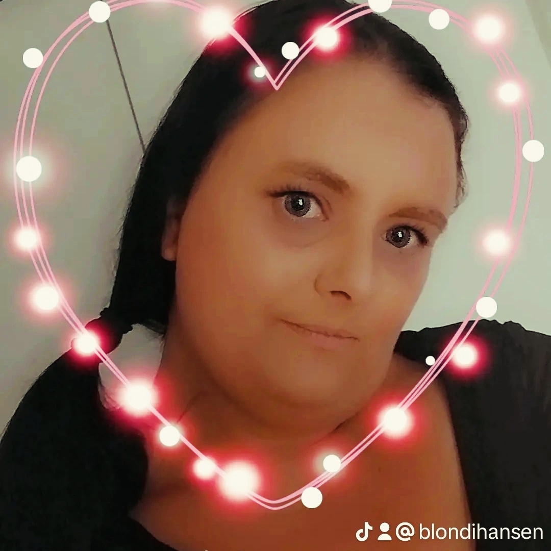 TinaHansen95205's tweet photo. Mor her glæder sig til a se dig ❤️ https://t.co/tfYWgr3lOX