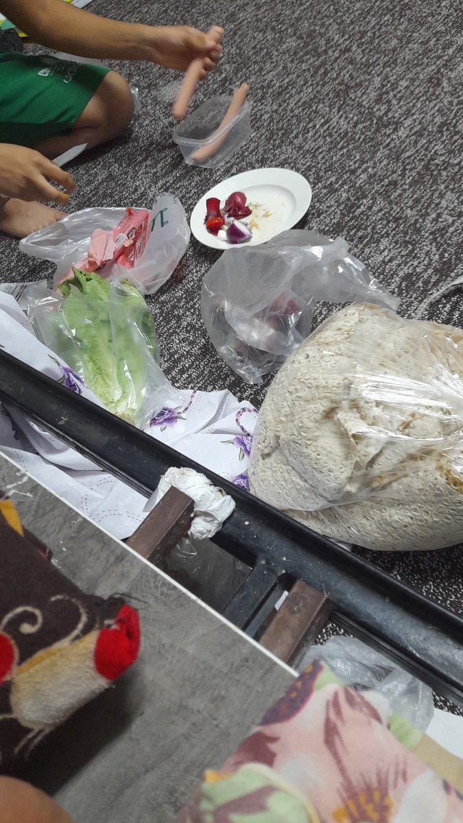 Morfenios's tweet photo. @parnian_stpn در خوابگاه😂 https://t.co/xJa3jjYqOX