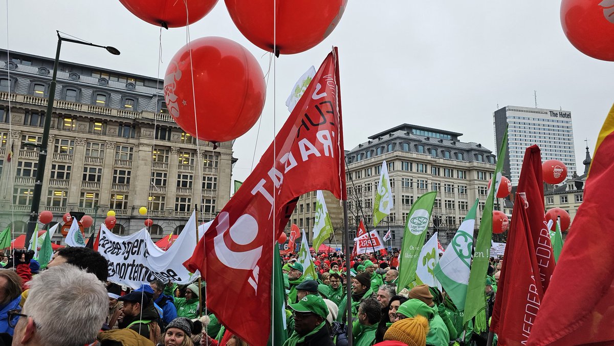 etuc_ces's tweet photo. Full solidarity with Belgian workers demonstrating today in Brussels to stop austerity plans being drawn up by their future government.
Fighting all together against austerity in Belgium and everywhere in Europe
#13dec https://t.co/feqrnBdbKm