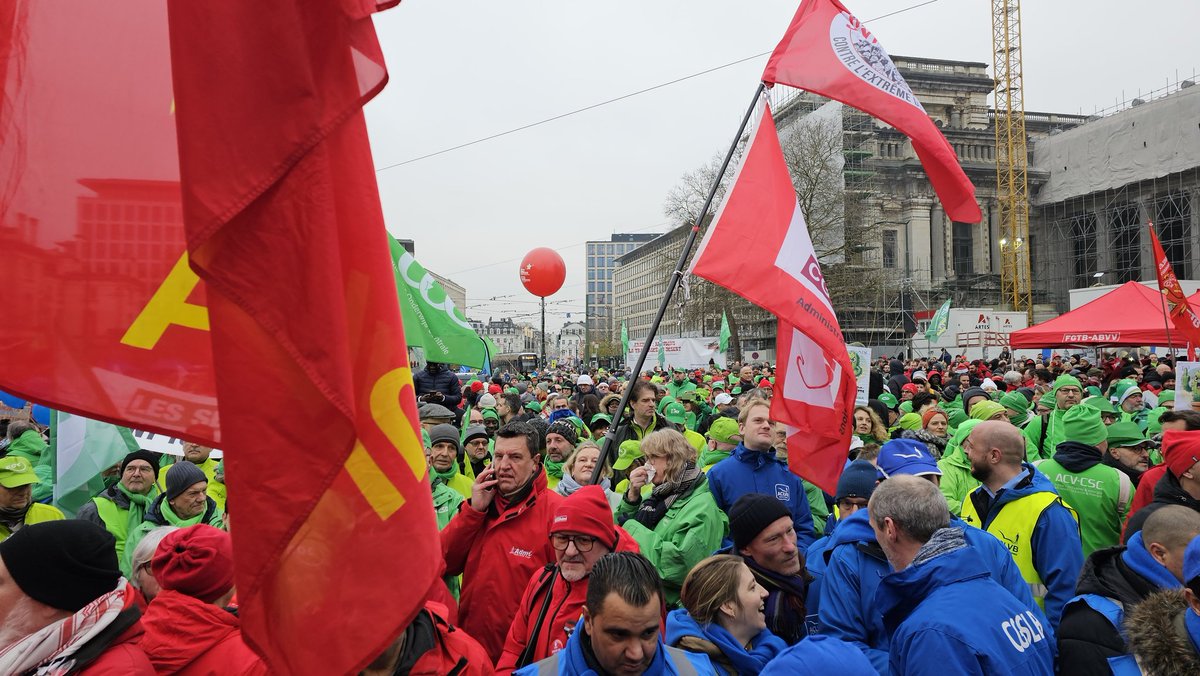 etuc_ces's tweet photo. Full solidarity with Belgian workers demonstrating today in Brussels to stop austerity plans being drawn up by their future government.
Fighting all together against austerity in Belgium and everywhere in Europe
#13dec https://t.co/feqrnBdbKm