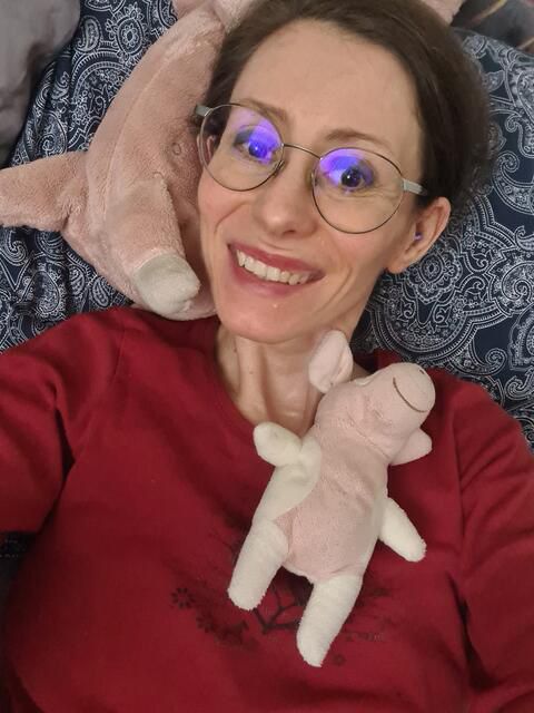 weandmecfs's tweet photo. Mit großer Trauer nehmen wir Abschied von Judith, deren Engagement und Stärke die #MECFS -Community tief geprägt haben.Wir werden ihre Vision und ihren Einsatz weitertragen und in ihrem Sinne für die ME/CFS-Community kämpfen.

Unser aufrichtiges Mitgefühl und unsere Gedanken sind bei ihrer Familie, ihren Freund*innen und allen, die ihr nahe standen. Wir wünschen ihnen viel Kraft in dieser schweren Zeit.

Judiths Vermächtnis soll weiterleben – gemeinsam setzen wir uns für mehr Sichtbarkeit, Forschung und Unterstützung ein.

Vielen Dank an alle, die durch ihre Spenden an uns Judiths Anliegen unterstützen. 💙

https://t.co/VQn9WyFv1z