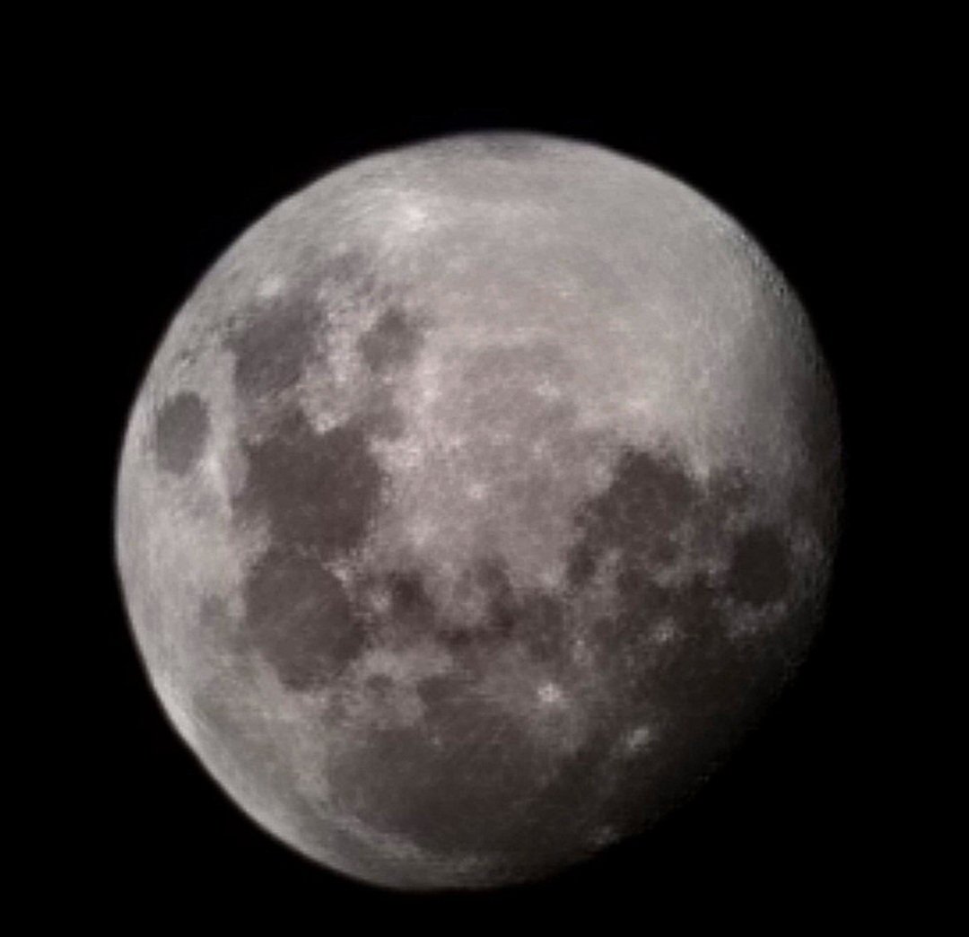 CherScheff's tweet photo. Waxing Gibbous 95.1% illuminated as it rose above the clouds.
#RisingMoon
#Sydneyskies
Friday night. https://t.co/ESSVFPovgP