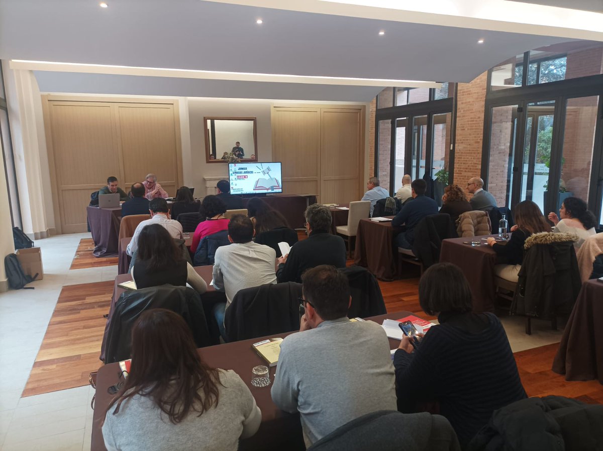 CCOO CLM #PrimerSindicato (@ccooclm) on Twitter photo 📷Hoy viernes reunimos a nuestros Servicios Jurídicos en Alcázar de San Juan para una nueva puesta al día con la participación de Antonio Baylos <a href="/DoctorBaylos/">Antonio Baylos</a>
<a href="/SSJJdeCCOO/">Servicios Jurídicos de CCOO</a> 📷Hoy viernes reunimos a nuestros Servicios Jurídicos en Alcázar de San Juan para una nueva puesta al día con la participación de Antonio Baylos <a href="/DoctorBaylos/">Antonio Baylos</a>
<a href="/SSJJdeCCOO/">Servicios Jurídicos de CCOO</a>