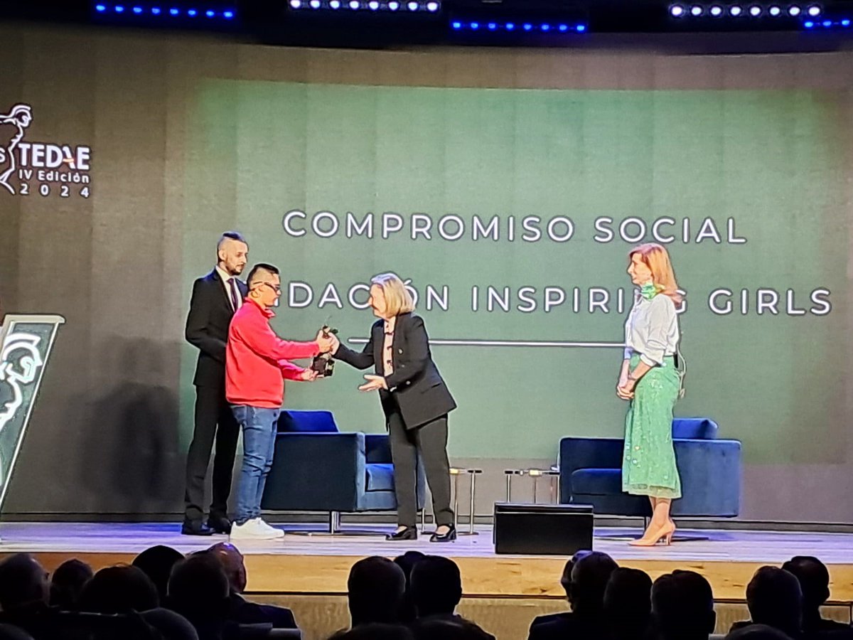 Grupo_Envera_'s tweet photo. Azafatos de Envera participaron en los #PremiosTEDAE, clausurados por la secretaria de Estado de @Defensagob, @AmparoValcarce1
Enhorabuena @TedaeEs por organizar un evento #DisFriendly, modelo de diversidad, y felicidades a todos los premiados https://t.co/q0SeRS1r5k https://t.co/tJyZDl31mB