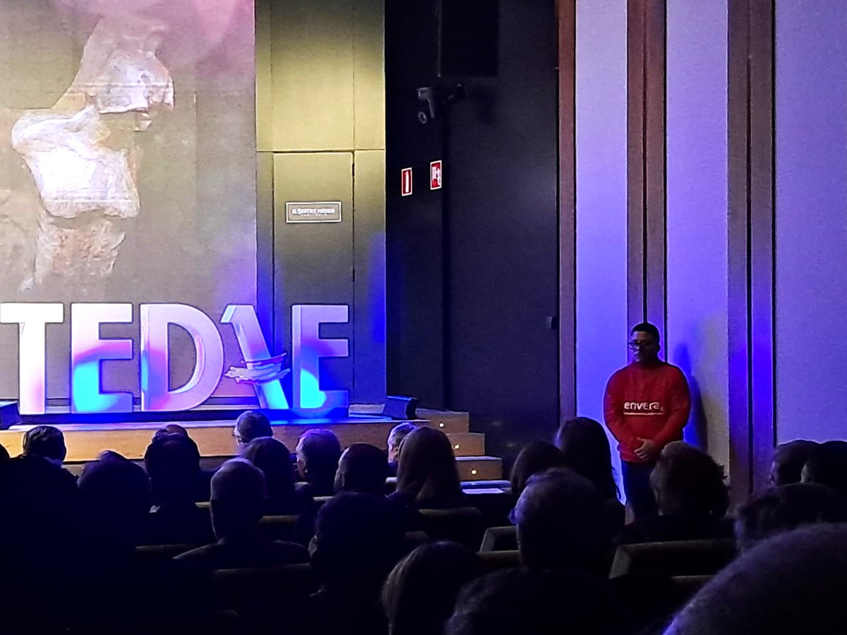 Grupo_Envera_'s tweet photo. Azafatos de Envera participaron en los #PremiosTEDAE, clausurados por la secretaria de Estado de @Defensagob, @AmparoValcarce1
Enhorabuena @TedaeEs por organizar un evento #DisFriendly, modelo de diversidad, y felicidades a todos los premiados https://t.co/q0SeRS1r5k https://t.co/tJyZDl31mB
