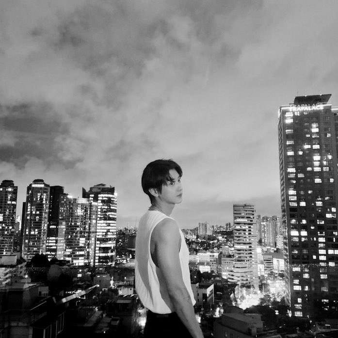 chapter519's tweet photo. CHANYEOL                         BAEKHYUN https://t.co/YI4SokB0SJ