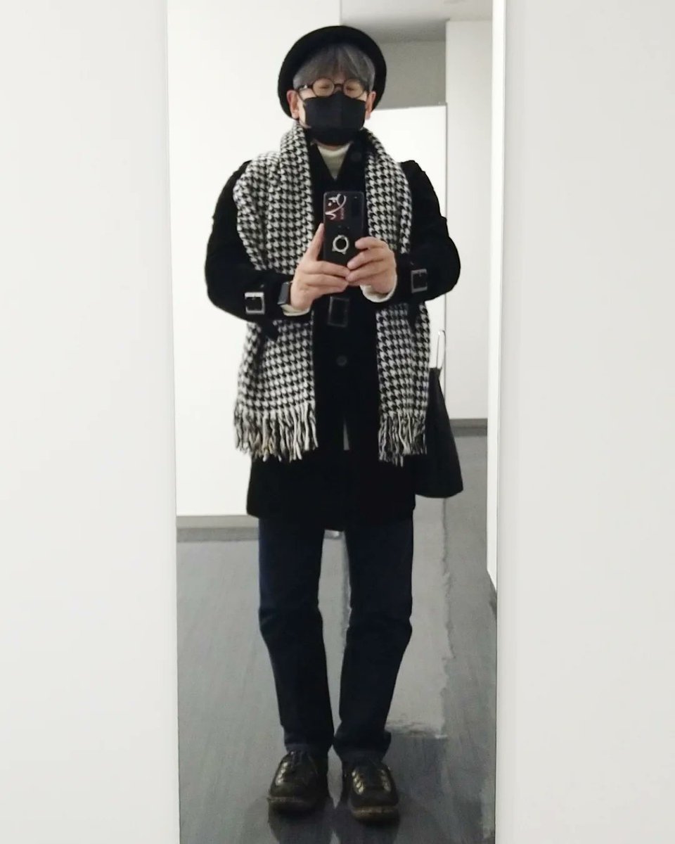 inachans's tweet photo. 今日のおじさんでしたぁ~✨ #おじさん #ハット #丸眼鏡 #マフラー #千鳥柄 #コート #タートルネック #ジーンズ #コーデ #katharinehamnettlondon #paulsmith #tellason #whoopee https://t.co/y3wyP3tguF