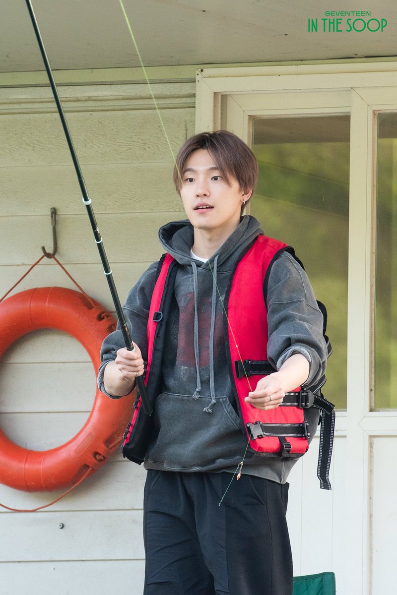 taegiskitten's tweet photo. that's him https://t.co/quKGiugCiw