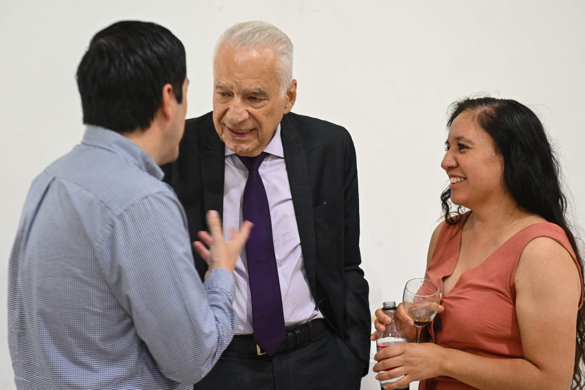 DrCormi's tweet image. #Ayer participé del #Brindis de #FinDeAño del equipo de @munimalvinas  junto a @Nardini_Leo María del Carmen Pardi y Daiana Rojas y todo el equipo de salud del municipio.