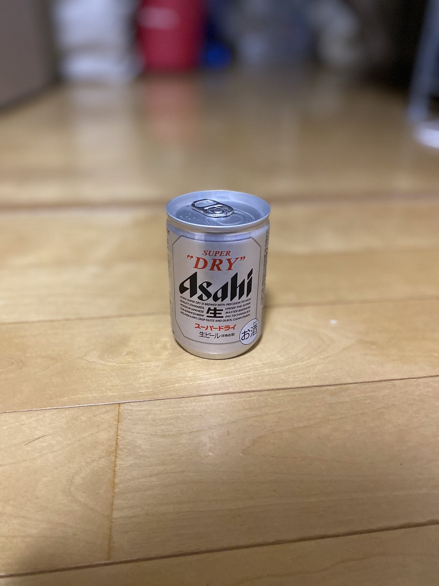 w960phoenix's tweet photo. キンキンに冷えてやがる!
…ん、班長の罠差し入れより小さいか?
#135ml
#カイジ
松江のホテルの宿泊者サービス1本貰っといたんけど、外呑みが忙しくて結局飲めずに持って帰って来たのな☝️ https://t.co/a6UOuaUFdR
