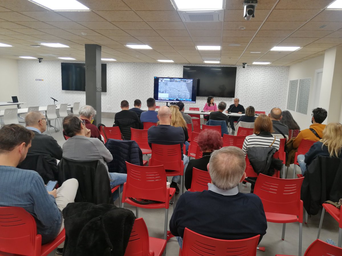 Emaciasro's tweet photo. Avui a @ccoocatalunya estem treballant i construint propostes per un futur industrial del Eix Besos
@lilianareyesmpl
@Salva_Claros
@dcruzf
@FICCOOCat https://t.co/q7v8hSvJcb