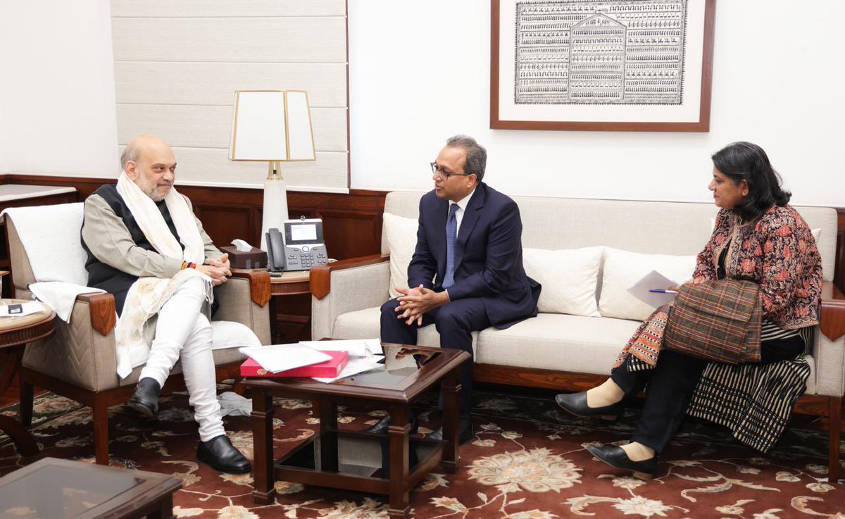 ficci_india's tweet photo. FICCI President Mr Harsha Vardhan Agarwal along with DG Ms @jvij1967 called on the Hon'ble Home Minister and Minister of Cooperation, Government of India, Mr @AmitShah in New Delhi.  

@MinOfCooperatn  @HMOIndia https://t.co/Sxn0gSfWkK