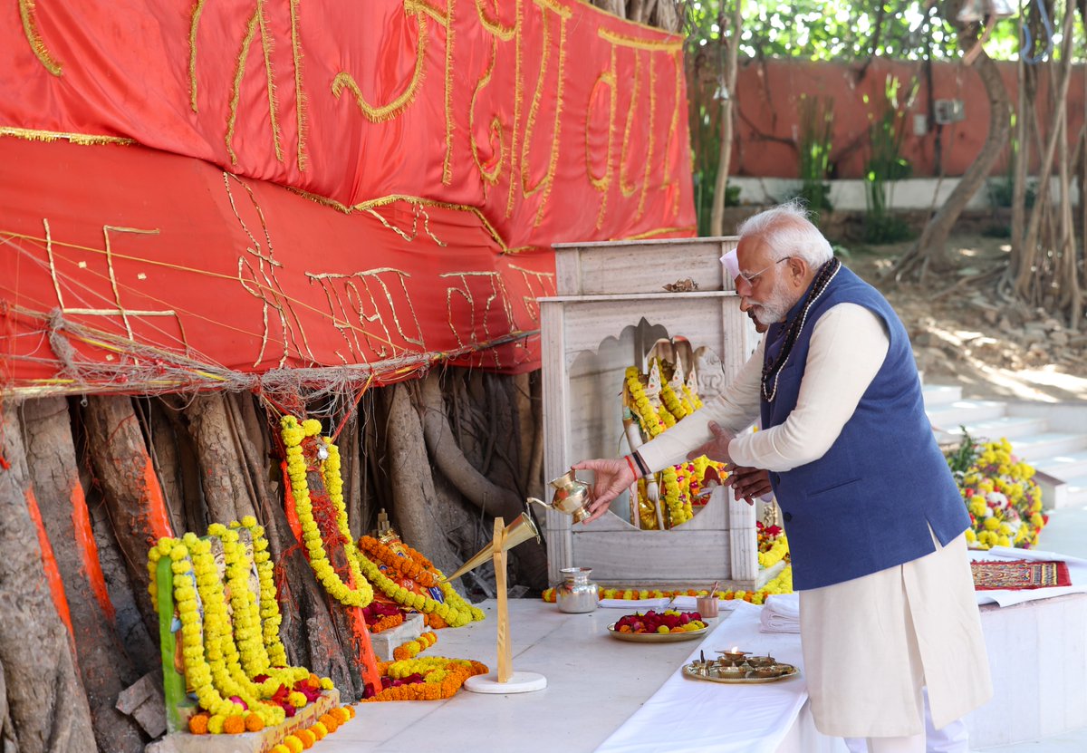 Narendra Modi tweet media